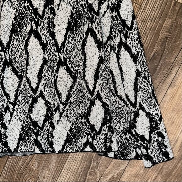 Torrid Snakeskin Print Grey Sweater Knit Trapeze Dress Size 2X - Picture 6 of 16